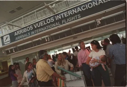llegan los vuelos low cost a punta del este: la apuesta para la temporada