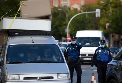 buenos dias, soy del ejercito: mas de 2.000 soldados espanoles rastrean el virus