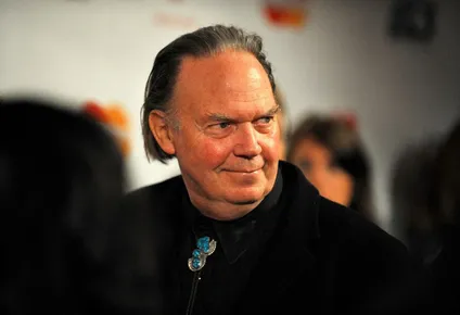 neil young denuncia a donald trump por usar sus canciones en actos de campana