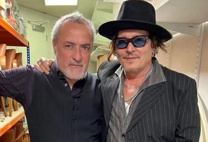 tras diez dias en punta del este, johnny depp llego a la argentina e hizo una visita sorpresa al teatro colon