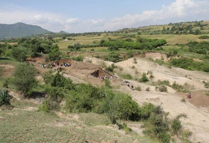 Excavaciones en el anfiteatro Nyayanga en julio de 2025