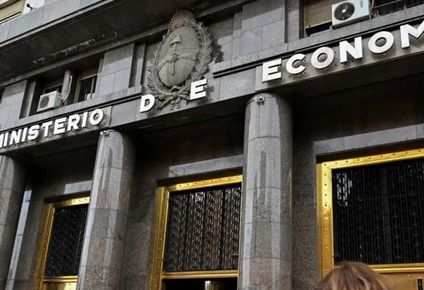 el sector publico nacional registro en abril superavit financiero de $572.341 millones y primario de $845.949 millones