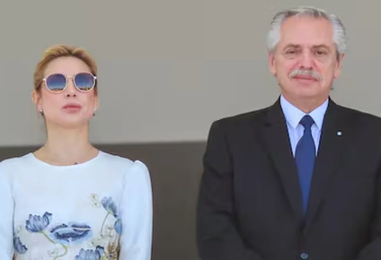 Fernández enfrenta acusaciones de ejercer violencia psicológica sobre Yañez entre 2016 y 2024.