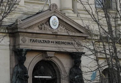 Fachada de la Facultad de Medicina
