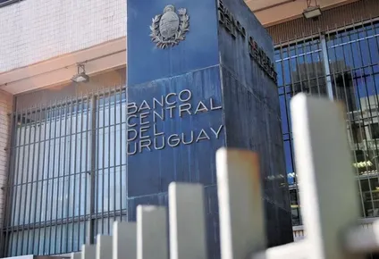 el dolar cerro con leve baja tras nueva venta del bcu