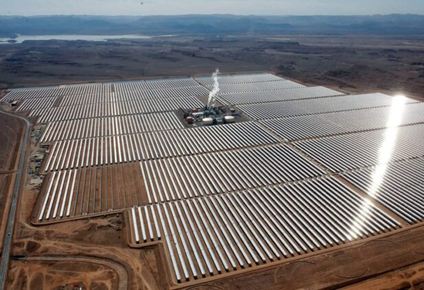 china avanza sobre sus desiertos cubriendolos con paneles solares para alimentar de electricidad su economia
