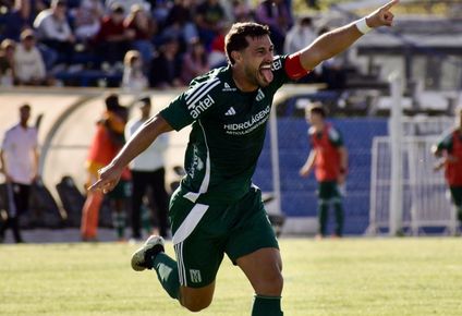 Guillermo Cotugno de Racing grita su golazo ante Cerro Largo por el Torneo Apertura