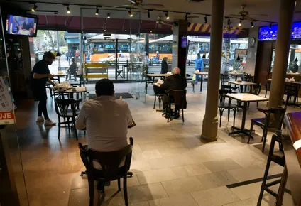 ventas en comercios caen 1,4% a marzo, pero el coronavirus empeorara los numeros