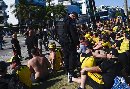 llevan mas de 40 horas sin comer, sin ir al bano, sin tomar agua: la dramatica vuelta de hinchas de penarol desde rio de janeiro