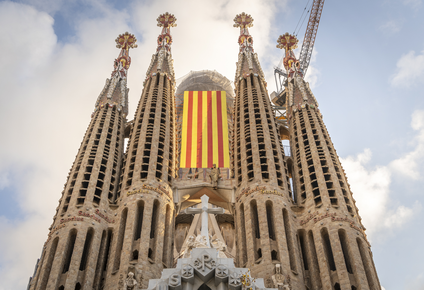La bandera catalana flamea en La Sagrada Familia