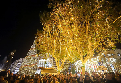 la navidad ya esta en espana: todas las ciudades que encienden sus luces este fin de semana