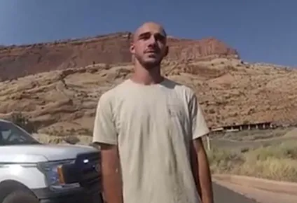 Una imagen de Laundrie en el video tomado por el Departamento de policía de la ciudad de Moab