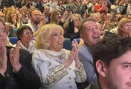 Mirtha viendo la obra de Imanol Arias y Mercedes Morán