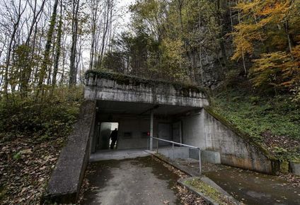 Suiza desarrolló una cultura de defensa civil complementada con refugios desperdigados por el territorio.