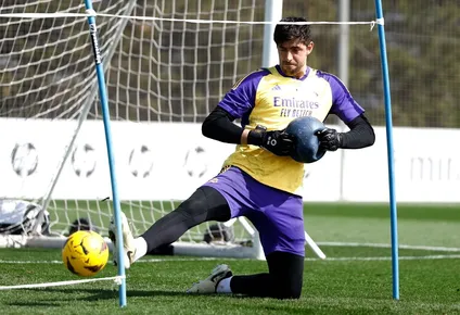 Courtois operado con éxito.