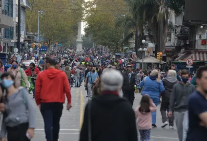 imm habilito peatonal en 18 de julio y para experto amenaza lo logrado