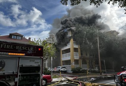 misterioso incendio en miami: donde esta el edificio que termino en llamas y cual es la principal hipotesis