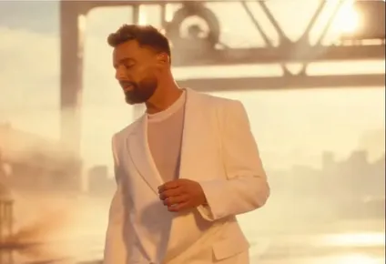 Ricky Martin con nueva versión de Fuego de noche, nieve de día con el mexicano Nodal