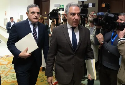 El diputado del PP Elías Bendodo a su llegada a la mesa de la Comisión de Investigación por el ‘caso Koldo’