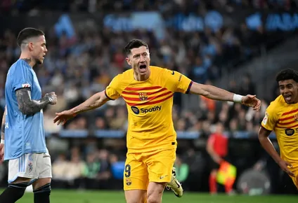 Lewandowski le da el triundo al Barça.