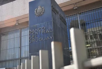 bcu compra us$ 60 millones en tres dias para que el dolar siga arriba de $ 37