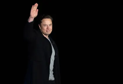 Demandan a Elon Musk