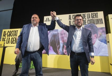 El presidente de la Generalitat y candidato a la reelección, Pere Aragonès, y el presidente de Esquerra, Oriol Junqueras&nbsp;