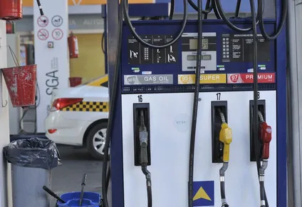 ¿sube el precio de la nafta y el gasoil? asi viene la foto de los combustibles para setiembre