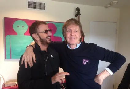 paul mccartney y ringo starr se reunieron y tocaron juntos en vivo