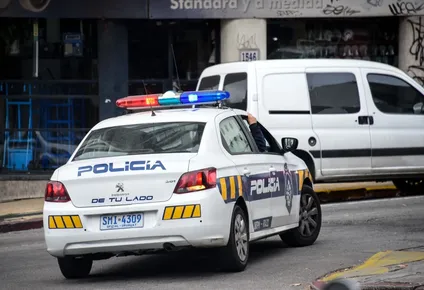 conmocion en solymar: un hombre ingreso por el techo a la casa de sus padres y les disparo