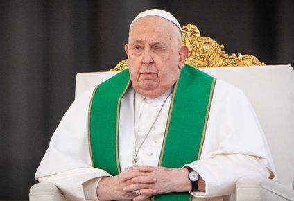 los medicos no temen por la vida del papa francisco, pero aun no esta fuera de peligro