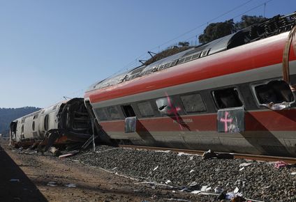 tragedia ferroviaria en adamuz: los muertos ya son 43 y recuperan cadaveres atrapados en el tren alvia