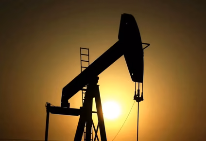 ataques en arabia saudita y reservas en caida disparan la volatilidad del petroleo: el impacto en eeuu y en la economia global