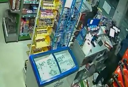 Una imagen del momento del robo en Maracena.