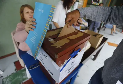 derecho al voto vs. cuidado de salud: el debate de la eleccion