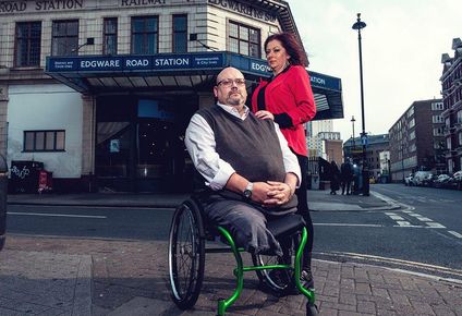 Dan Biddle, víctima del atentado en el metro de Londres hace 20 años, junto a su esposa Gem.