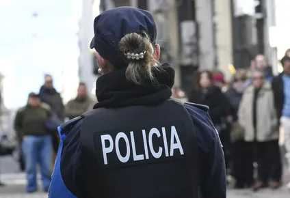 asesinaron a balazos a un hombre en el parque rodo de minas