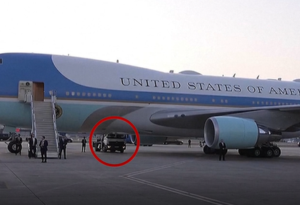 ¿Fue Donald Trump sacado clandestinamente del Air Force One en un camión de abastecimiento?