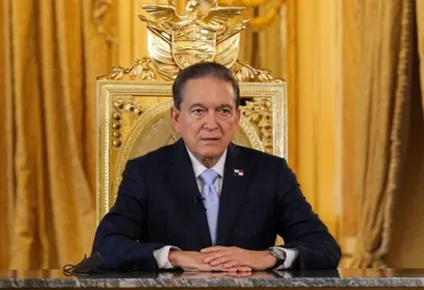 Laurentino Cortizo, presidente de Panamá, en el Palacio de las Garzas durante anuncio sobre congelamiento de precios en alimentos y combustibles