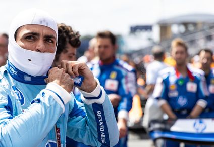 Carlos Sainz pierde un puesto por sanción.