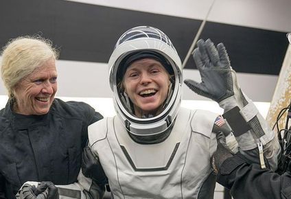 La astronauta de la NASA Zena Cardman es una de las tripulantes de la EEI que regresó a la Tierra.