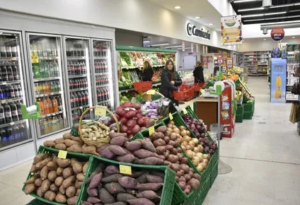 la inflacion se modero levemente a 9,7% en el ano cerrado a octubre
