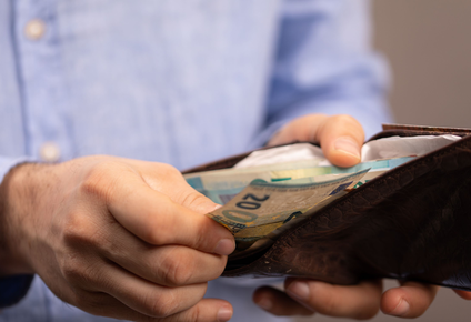 los salarios superiores a los ?4.909 al mes pagaran una cotizacion extra desde el 1 de enero