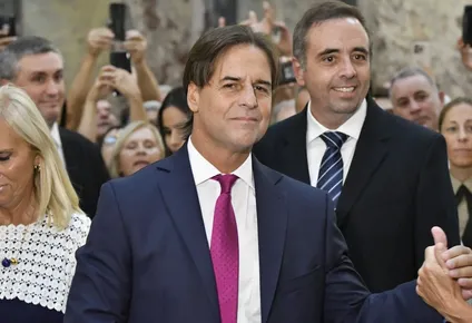 Lacalle llegando al Parlamento el 2 de marzo