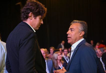 El senador Martín Lousteau junto al gobernador de Mendoza, Alfredo Cornejo.