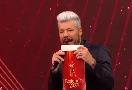 Tinelli anunció a la pareja salvada por el público