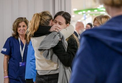 las tres rehenes israelies liberadas en gaza ya estan en territorio de israel