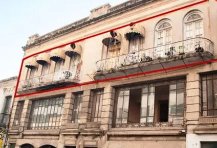 subastan derechos de dos apartamentos en el centro
