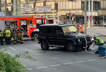 Servicios de seguridad en la zona del atropellamiento en Stuttgart, sur de Alemania