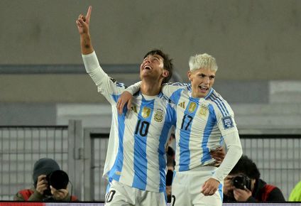 Paulo Dybala y Alejandro Garnacho